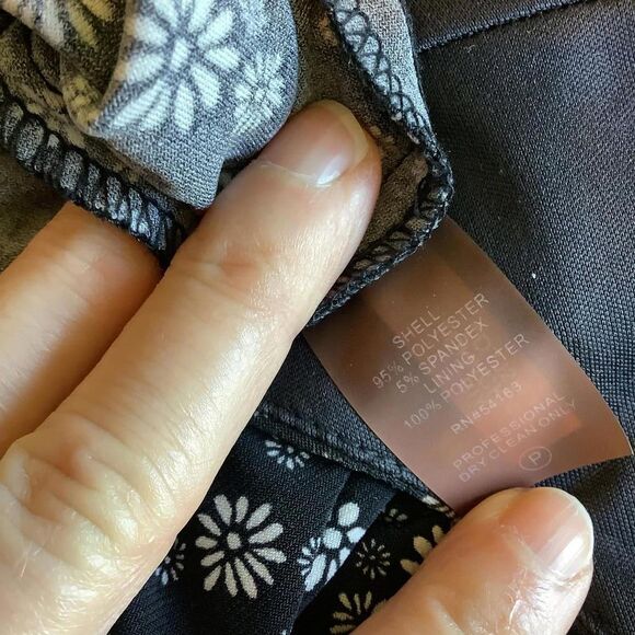 Chic Floral Print Black Dress - Picture 7 of 7